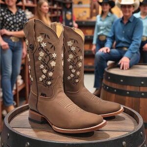 Cow girl Elegant Floral Embroidered Tan  Boots